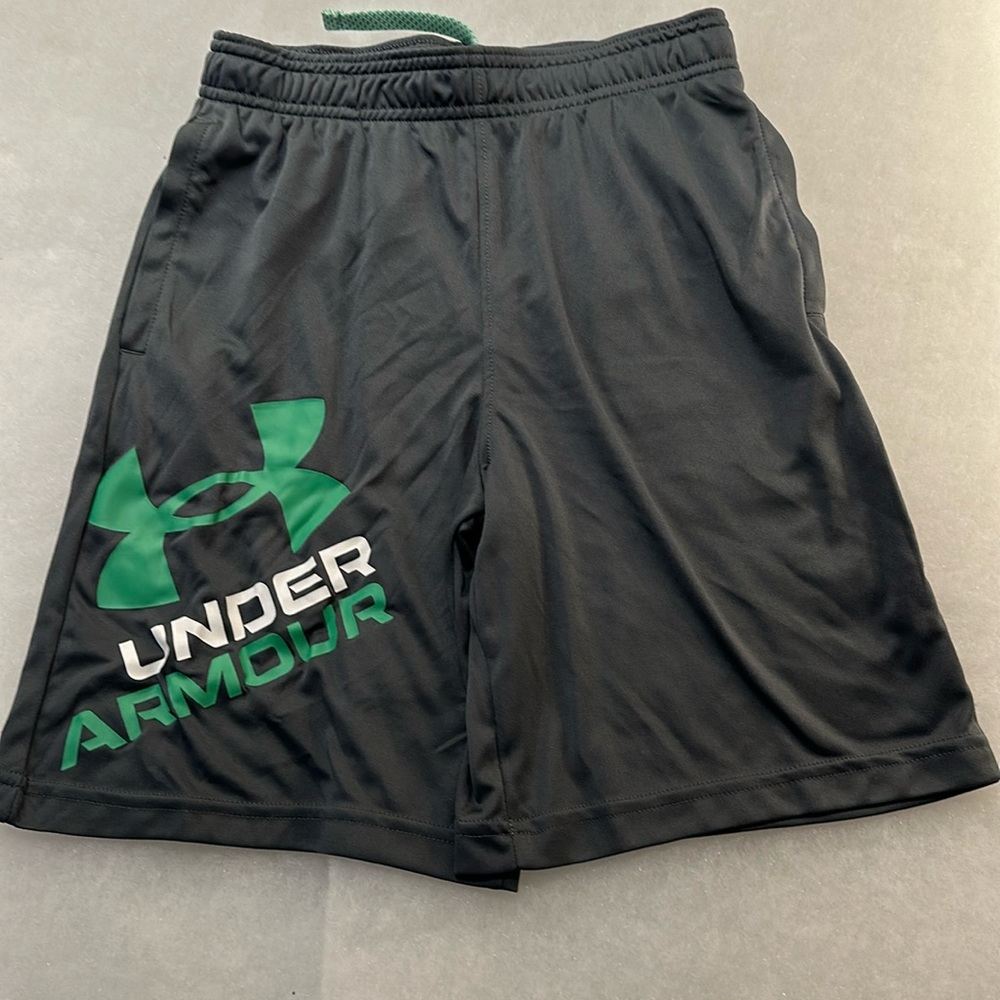 Under armour sz M shorts